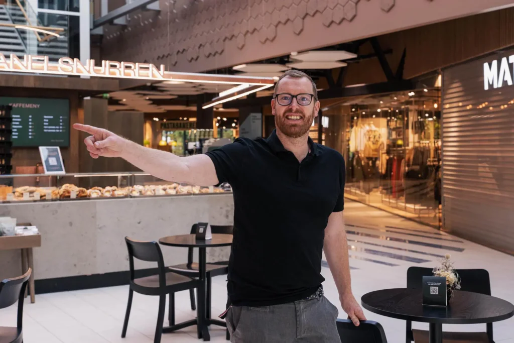 Anders Struwe-Tveit, prosjektleder i PFR, i det nye Kanelsnurren på Kilden kjøpesenter.