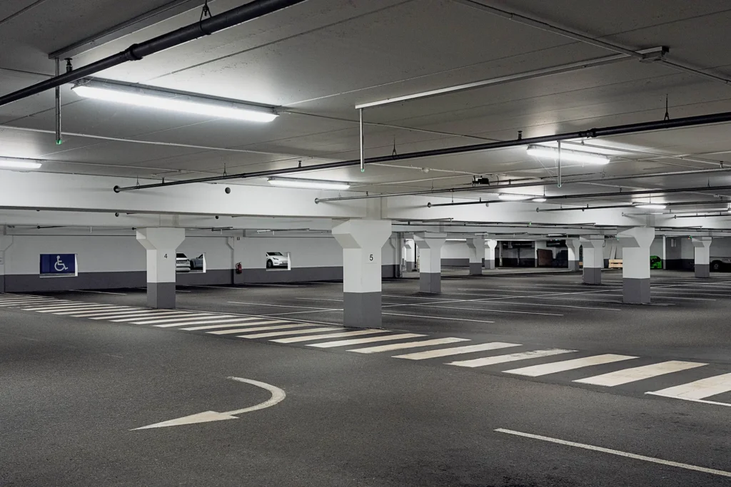 Den oppgraderte parkeringshallen på Thon Senter Madla.